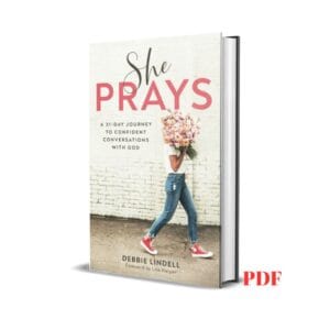 She Prays: A 31-Day Journey to Confident Conversations with God - Debbie Lindell