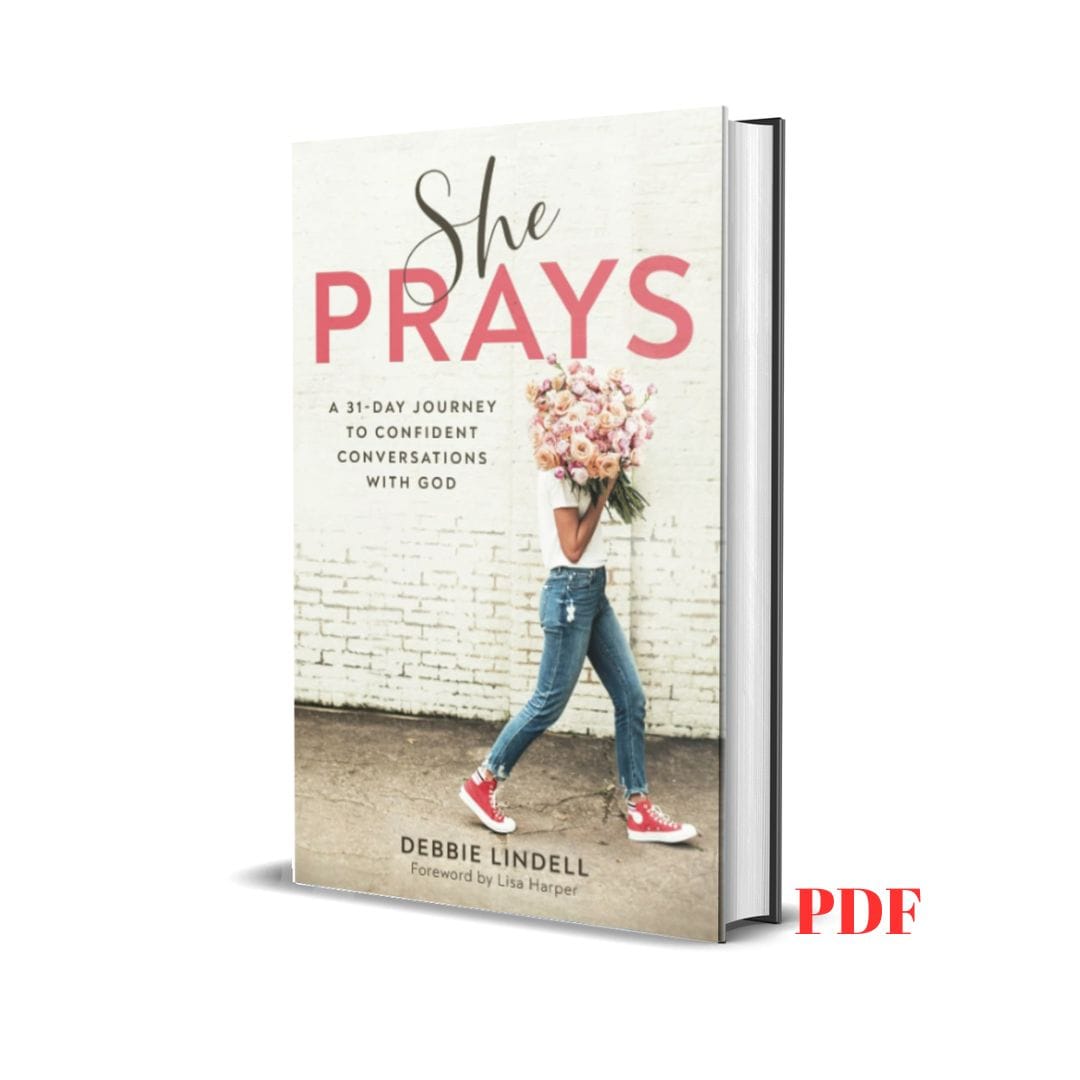 She Prays: A 31-Day Journey to Confident Conversations with God - Debbie Lindell